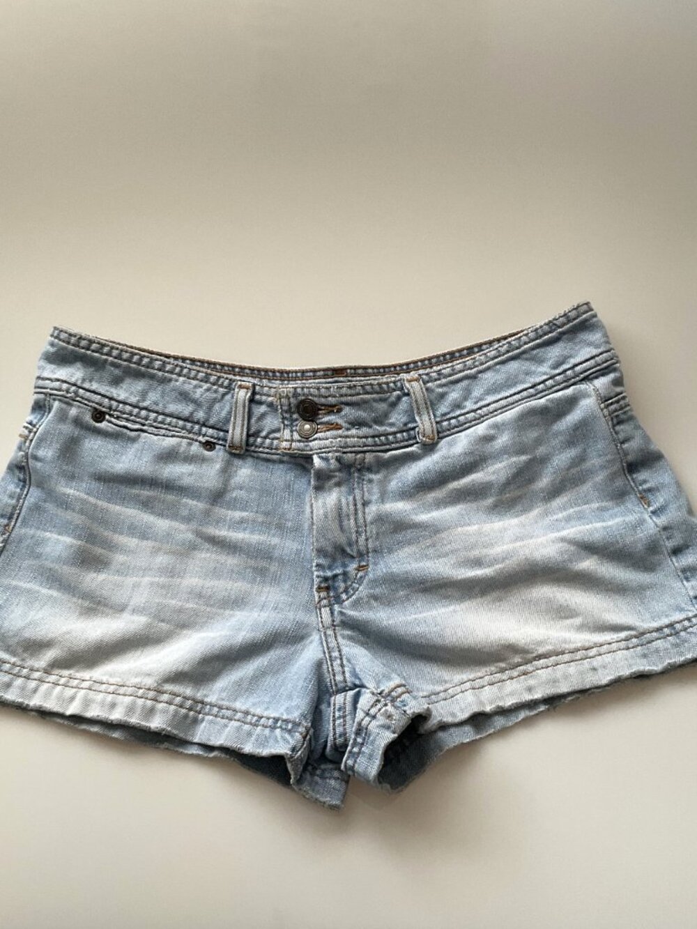 AMERICAN EAGLE OUTFITTERS VINTAGE Y2K DISTRESSED JEAN SHORTS